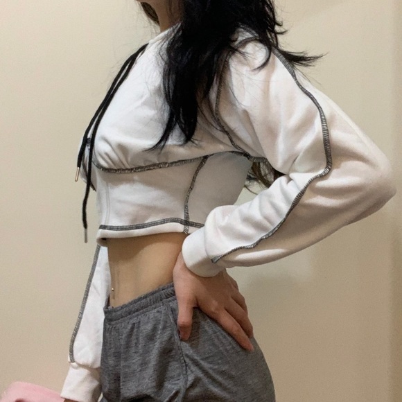 ‼️SOLD‼️ Stitch trim croptop hoodie - Picture 5 of 8